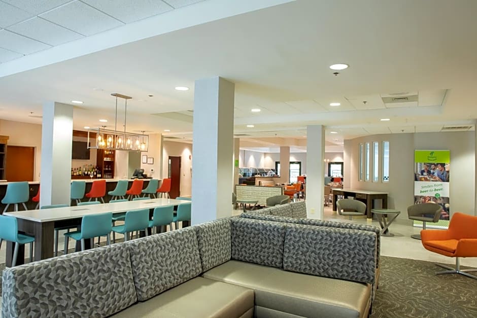 Holiday Inn & Suites Raleigh-Cary (I-40 @Walnut St) By IHG
