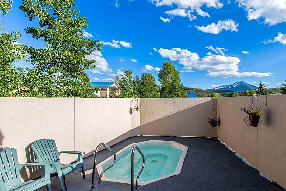Quality Inn & Suites Silverthorne - Copper Mountain