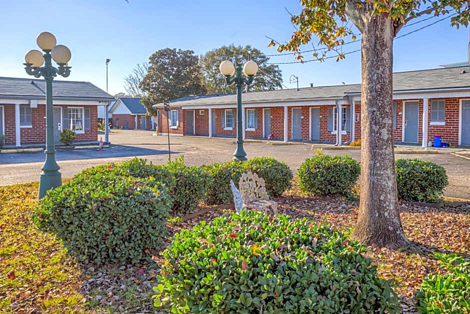 Adams Inn