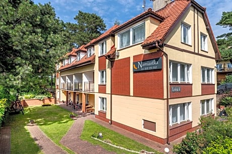 Pokoje Go¿cinne Namiastka