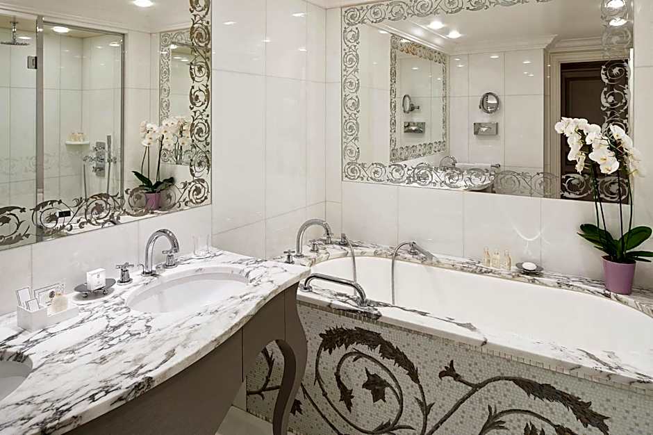 Hotel Plaza Athenee - Dorchester Collection