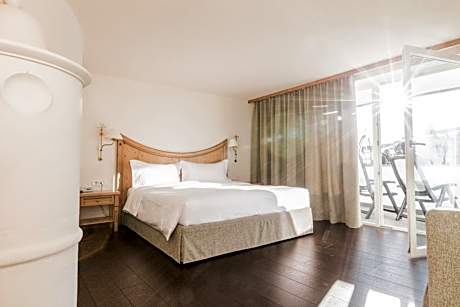 Studio with Mountain View