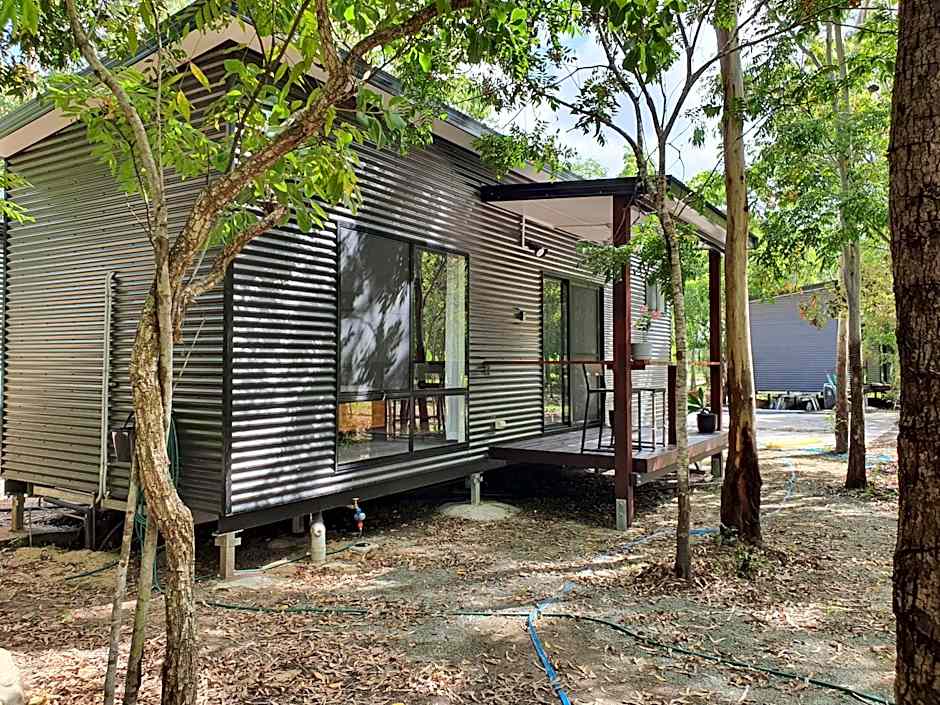 Airlie Beach Eco Cabins - Adults Only
