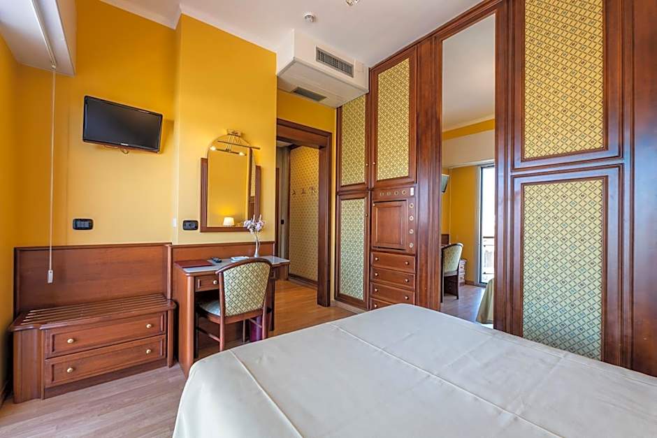 Hotel Bellevue Et Mediterranée