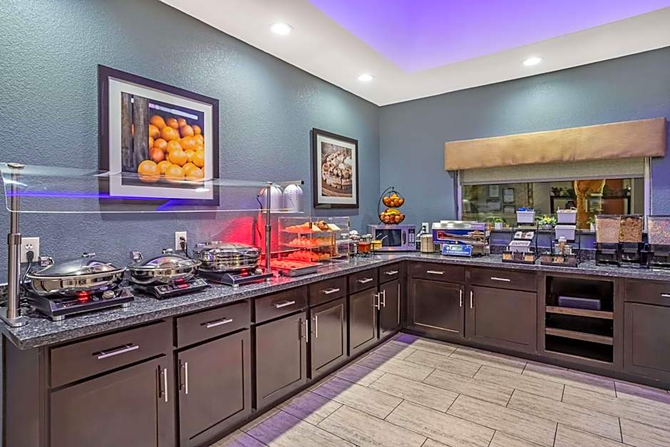 Best Western Plus Lake Jackson Inn & Suites