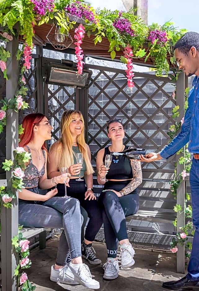 The Inn Boutique Hotel Bar and Restaurant (Pet-friendly)