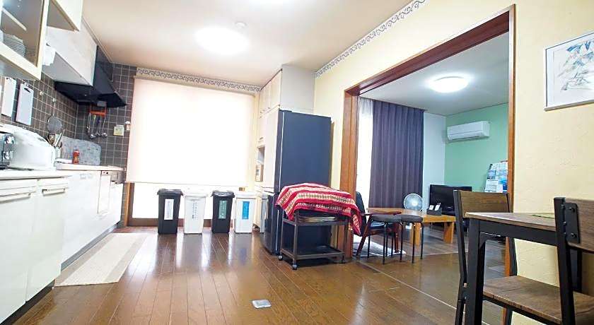 Takamatsuguesthouse AKANE
