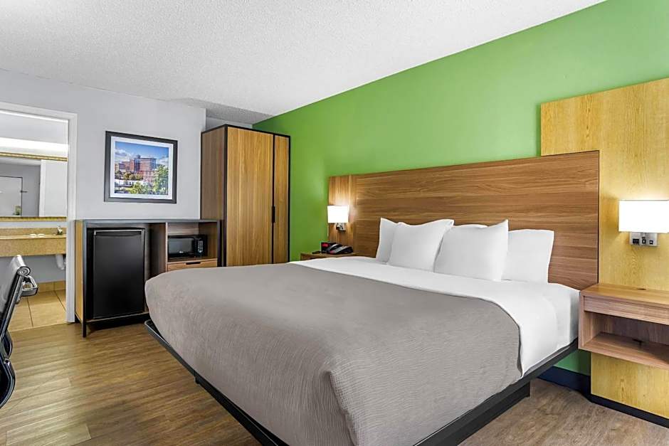 Quality Inn & Suites Greenville - Haywood Mall