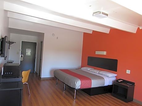 King Room - Non-Smoking