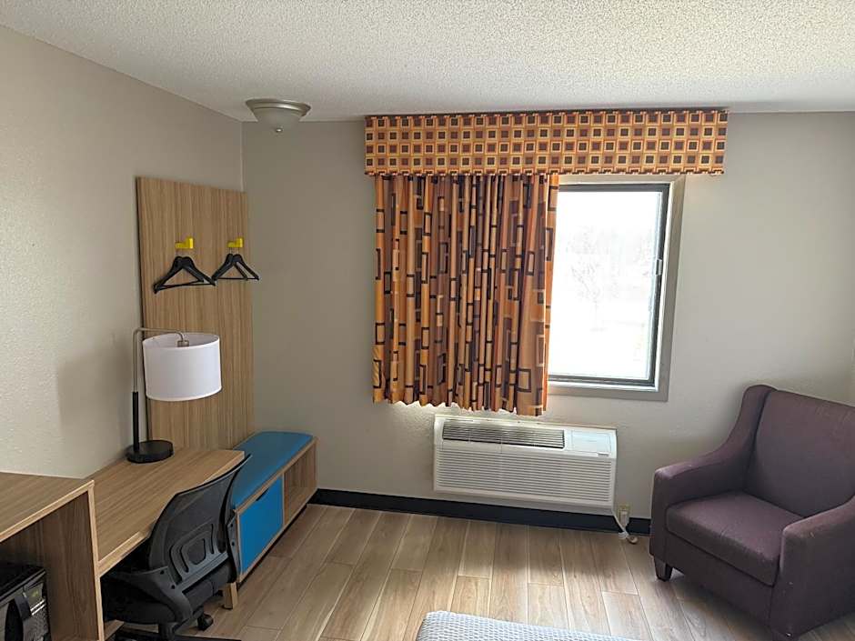 Days Inn by Wyndham Muncie -Ball State University