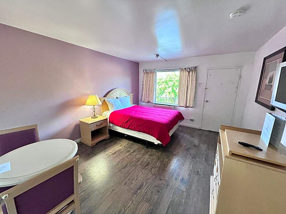 6267 Persepolis Inn