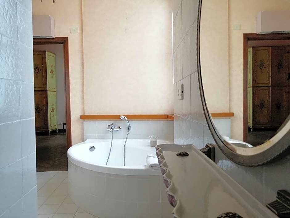 Castello Di Compiano Hotel Relais Museum