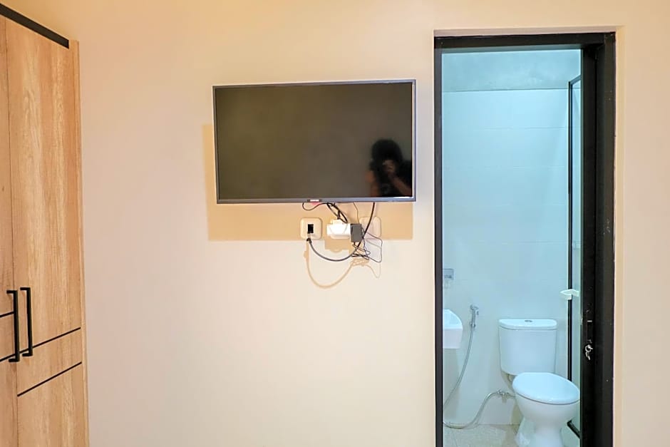 RedDoorz near Trans Studio Mall Cibubur 3