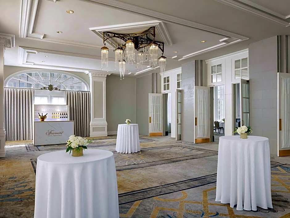 Fairmont Hotel Macdonald