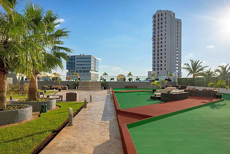 Suites Malecon Cancun