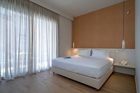 One-Bedroom Executive Apartment with Balcony