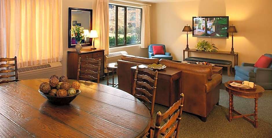 Williamsburg Woodlands Hotel & Suites, an official Colonial Williamsburg Hotel