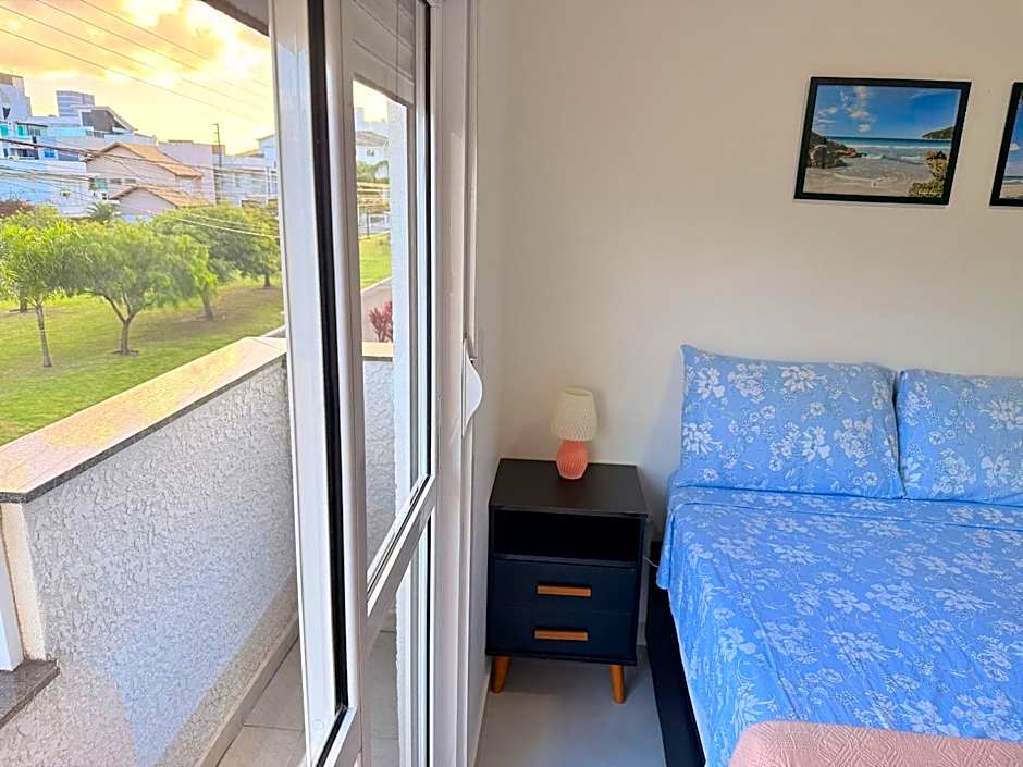 Espaço prático e clean 700 mts praia