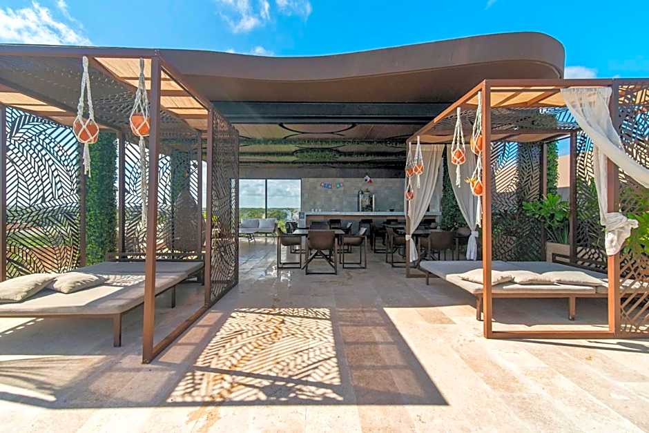 Serenity in the Sky - Studio with Rooftop and Plunge pool