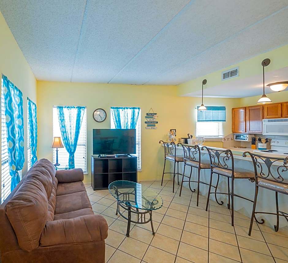Charming SPI family condo - walking distance to the beach, Sleeps 6, Third Floor, 2026 Traveler Award