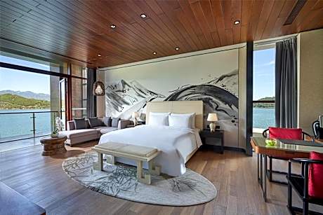 Lake View Suite