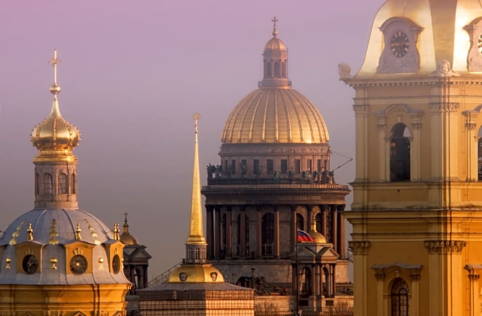 Купол Исаакиевского собора в Санкт Петербурге