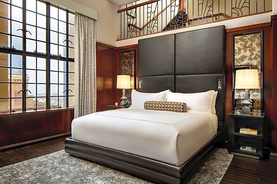 The Sinclair, Autograph Collection