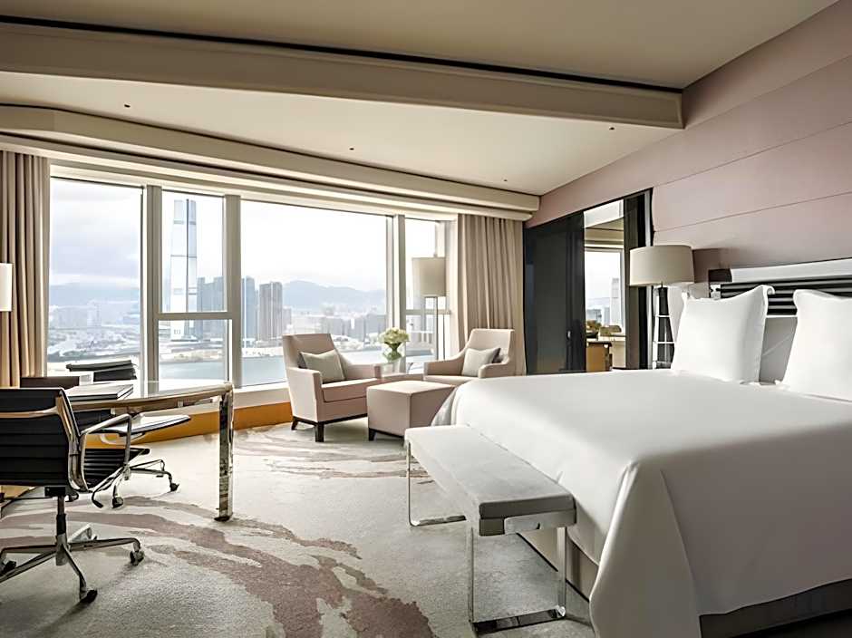 Four Seasons Hotel Hong Kong