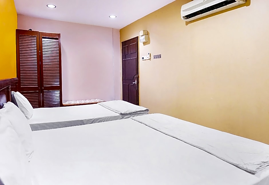 OYO 90486 New Station Hotel