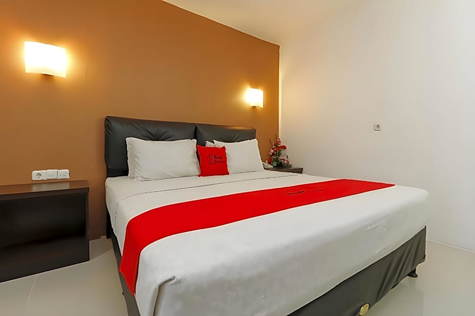 RedDoorz Plus @ Grand Populer Hotel Makassar