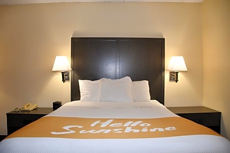 Queen Room - Disability Access/Non-Smoking