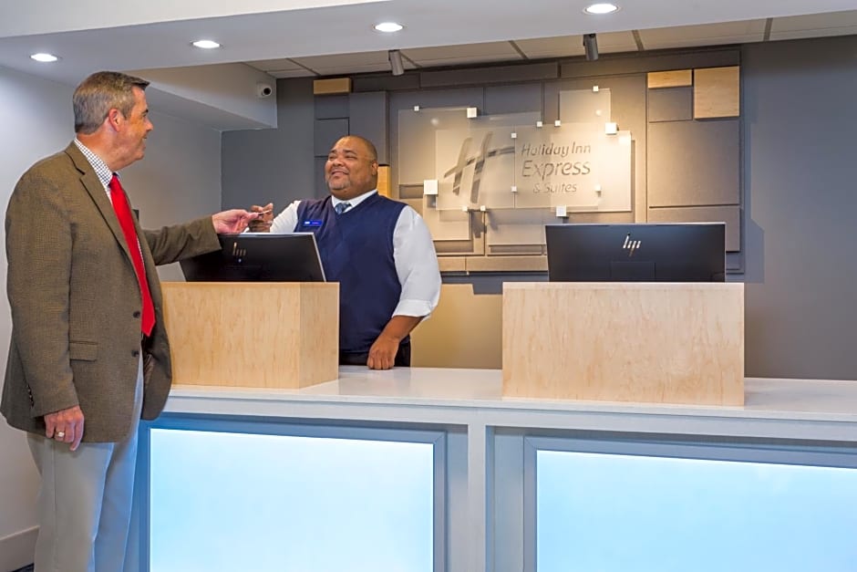 Holiday Inn Express & Suites Wilmington-University Center, an IHG Hotel