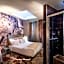 Apostrophe Hotel