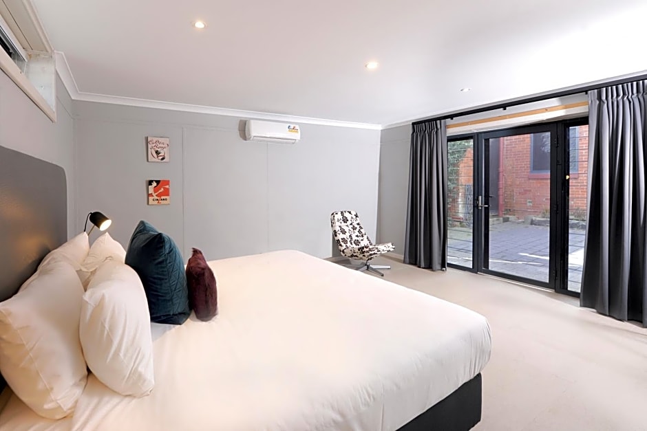 The Stirling Arms Hotel