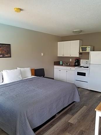 1 King Bed - No Kitchen