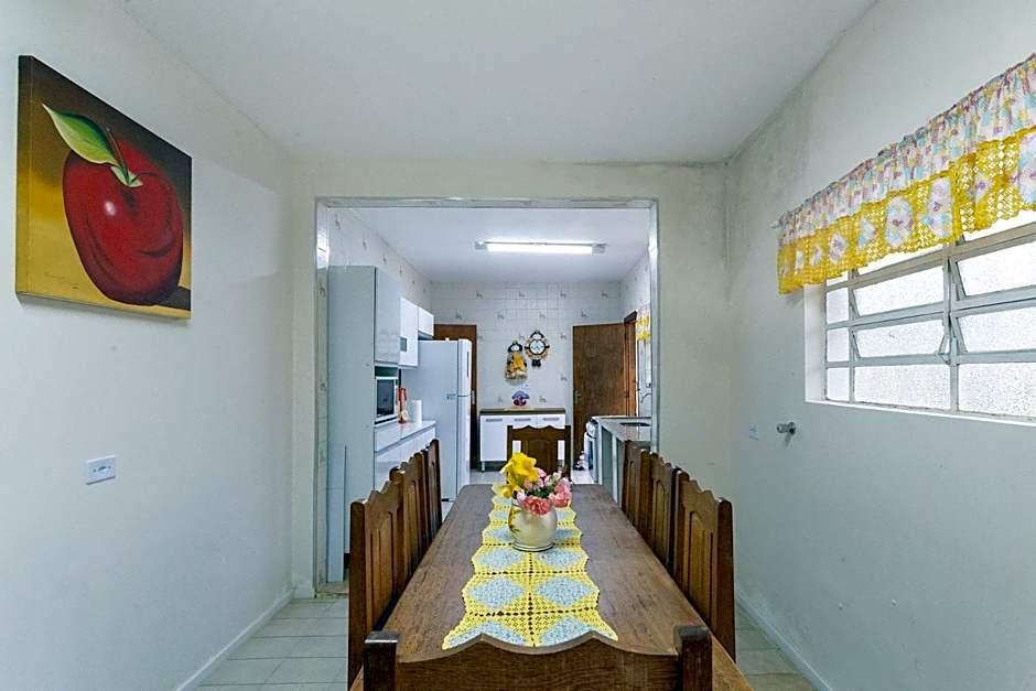 Piscina, jardim, área gourmet e vista arborizada