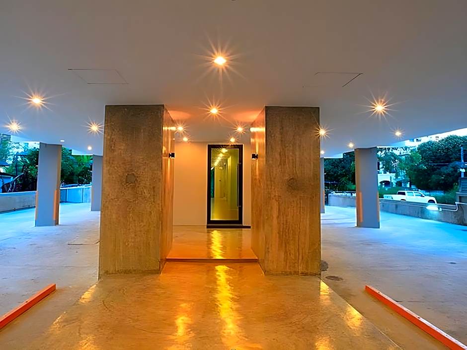 The Plubpla Serviced Apartment