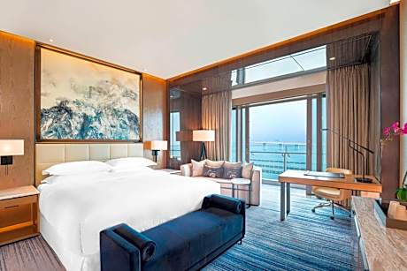 Deluxe Ocean View, Guest room, 1 King, Ocean view, Balcony