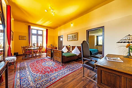 Deluxe King Suite