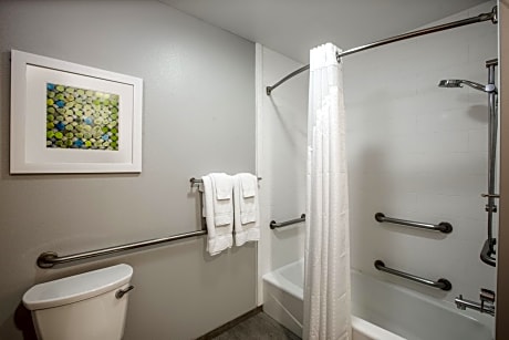 Queen Room with Two Queen Beds with Hearing Mobility Accessible Tub - Non-Smoking