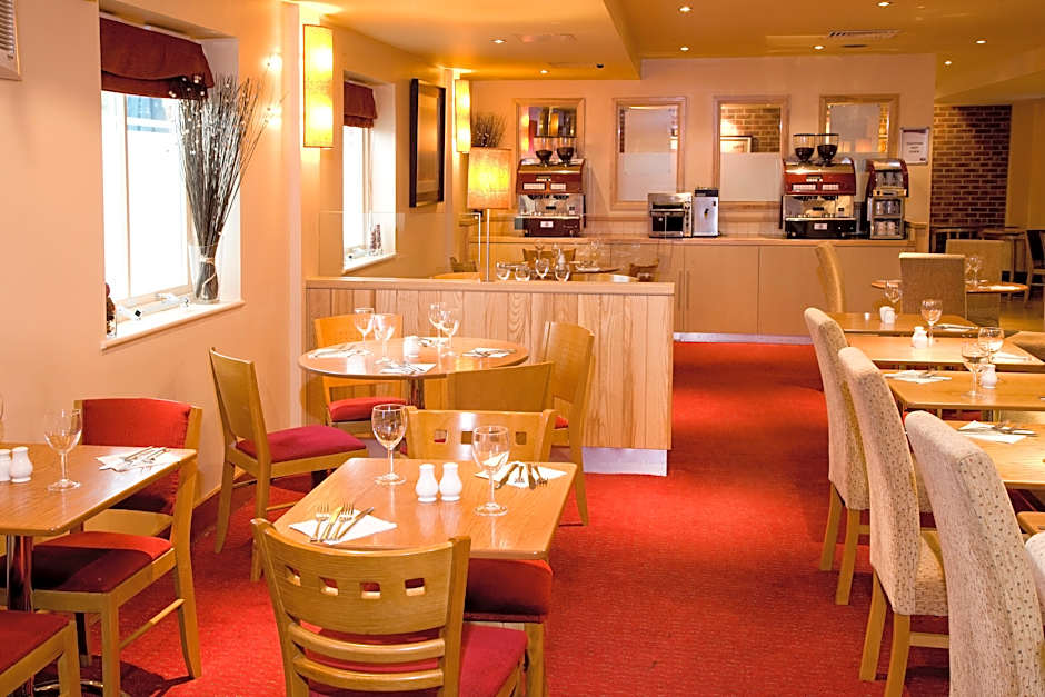 Premier Inn Heathrow Airport (M4/J4)