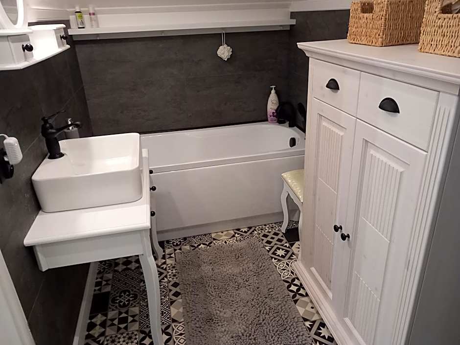 Dom z Sauną i Jacuzzi- na wyłączność lub pokoje