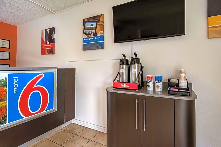 Motel 6-New Stanton, PA