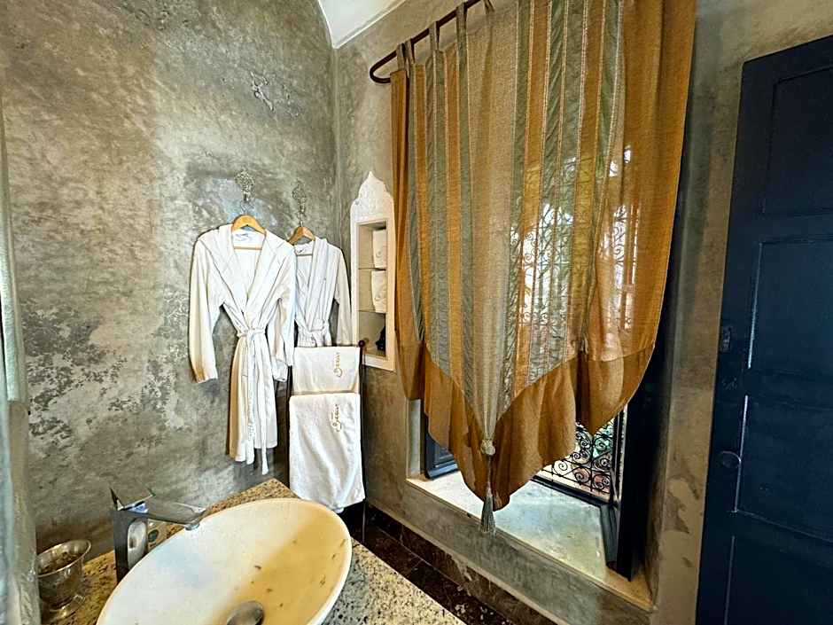 Riad Azzar