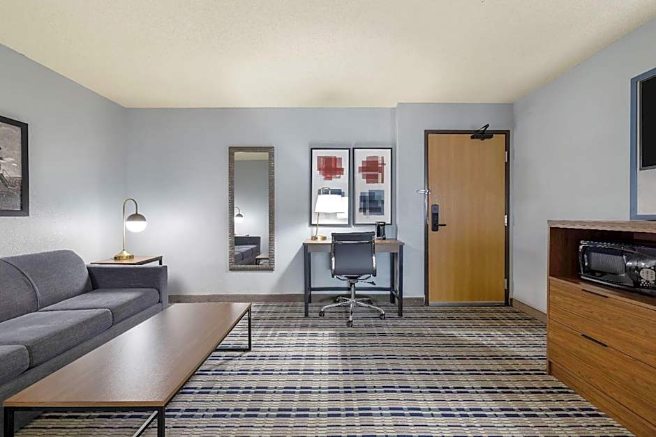 AmericInn by Wyndham Chamberlain - Conference Center