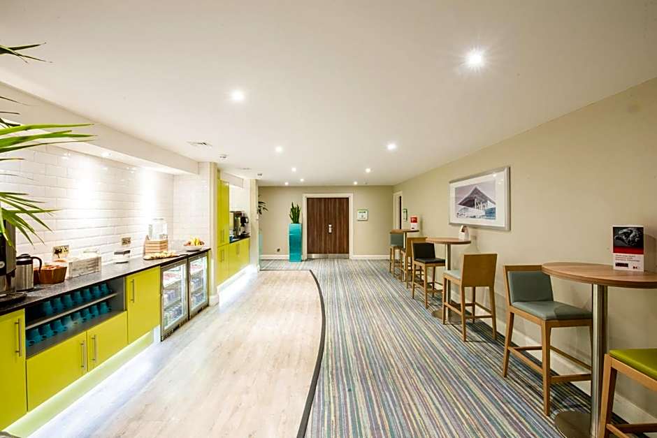 Holiday Inn Cardiff - North M4 By IHG