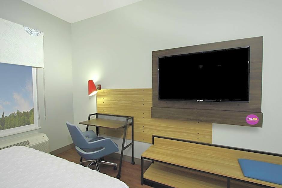 Tru by Hilton Mobile