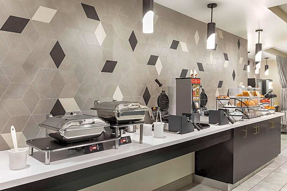 La Quinta Inn & Suites by Wyndham Lake George