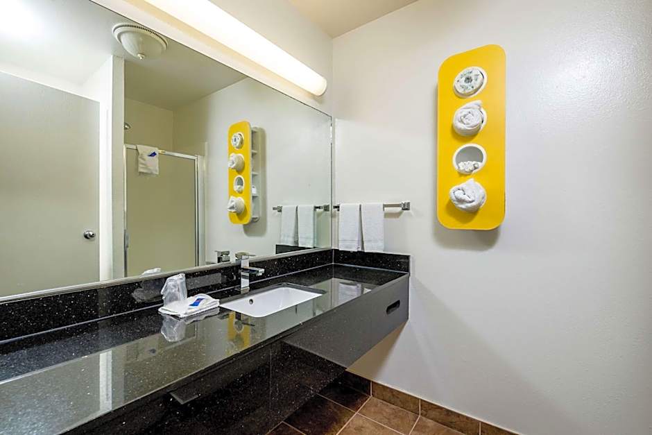 Motel 6-Waterloo, IA