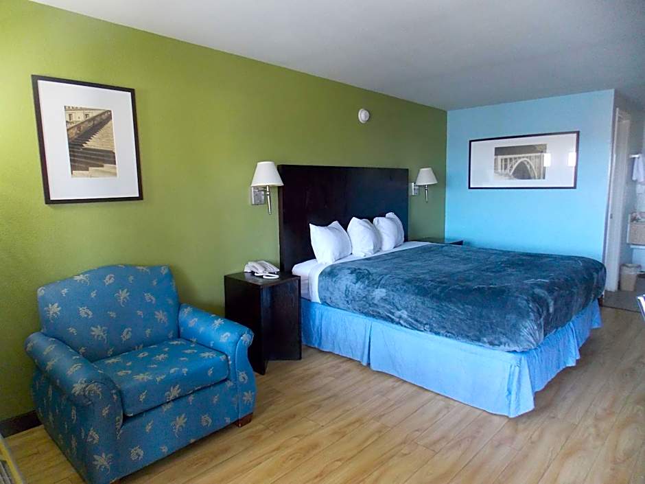 Photo 1 of 5 of 1 King Bed, Nonsmoking